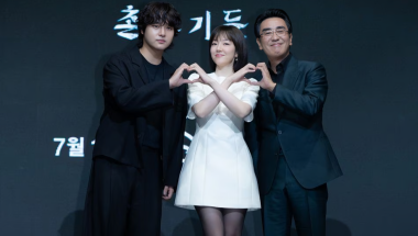 Low Life Cast Reveals Grueling Summer Shoot for Underwater Treasure Hunt Scene Set in the 1970s