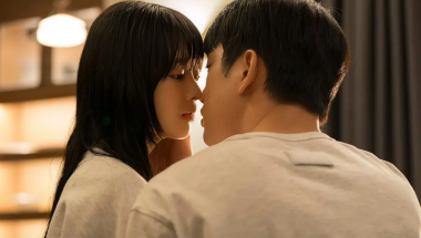 Lee Si Young Engages In Nerve-Racking Face-Off With The Mysterious Lee Jae Kyoon In "Salon De Holmes"